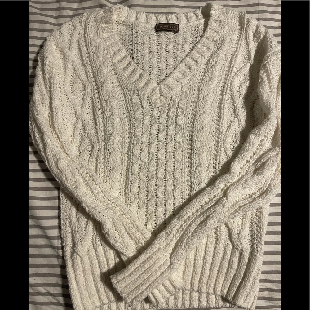 Points Sur Pointelle V-neck long sleeve sweater